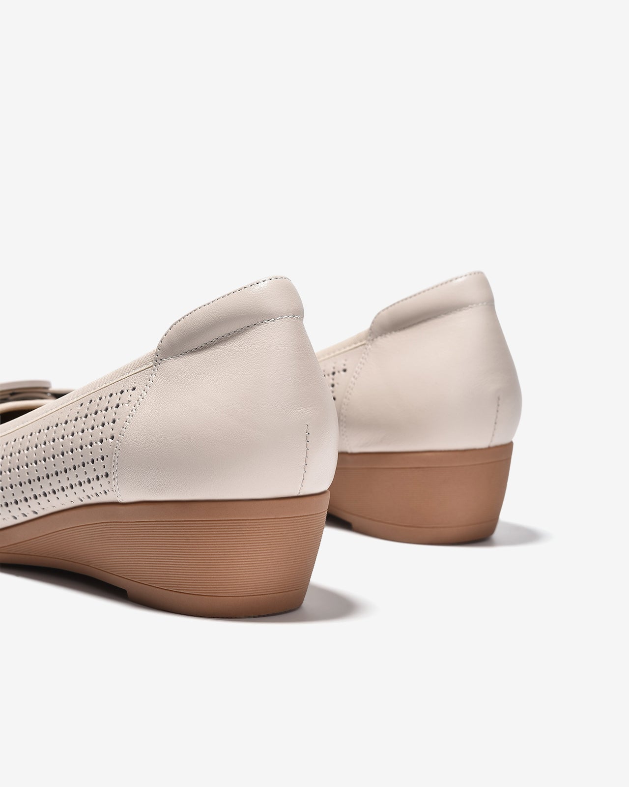 Giày Xuồng Nữ Zuciani Hoạ Tiết Đục Lỗ Laser-GCM40Kem Color1