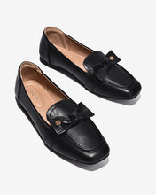 Giày Lười Zucia Quai Xoắn Nơ Đính Logo-GHLM5Đen Color1
