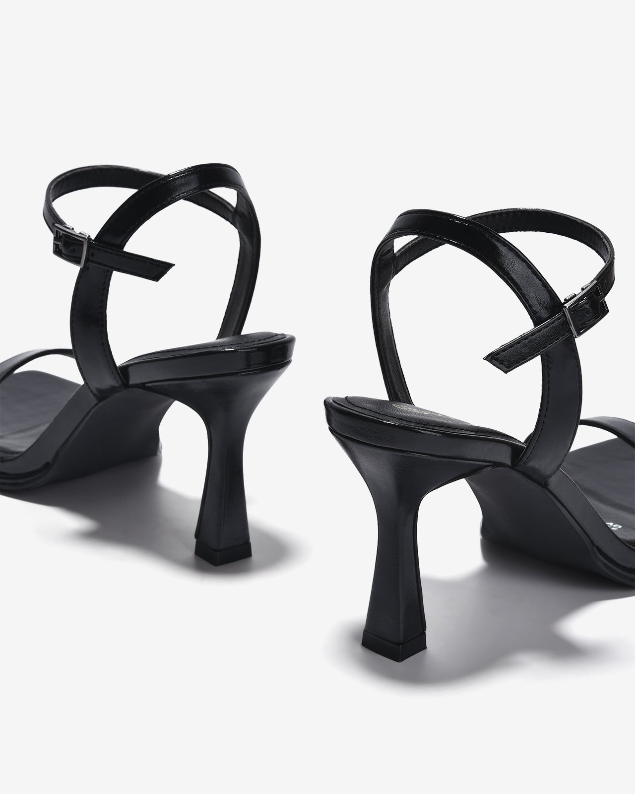 Giày Sandal Cao Gót Đông Hải Mũi Vuông Quai Mảnh-S81T1Đen Color1