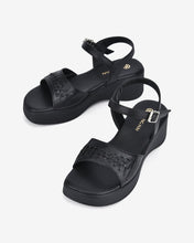 Giày Sandal Đông Hải Quai Họa Tiết Cách Điệu-S32D9Đen Color3