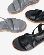 Giày Sandals Nữ Đông Hải Quai Ngang Da Dập Vân-S7428Đen Color1