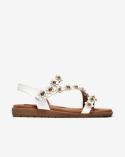 Sandal Kẹp Nữ Zucia Quai Dán Đính Hoa Nổi-SHLK7-Trắng Color1First