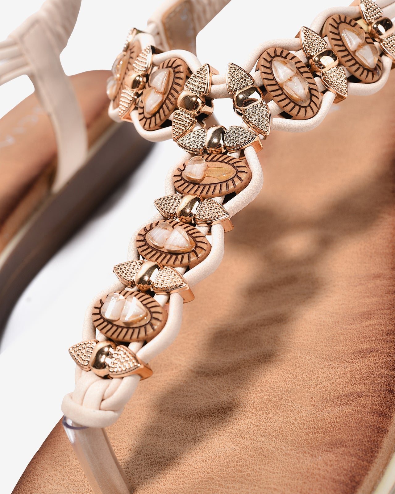 Sandal Kẹp Nữ Zucia Đính Charm Kim Loại Phối Hạt-SHLK8-Kem Color1