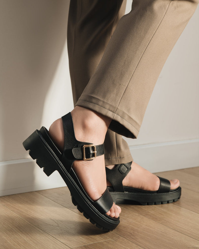 Giày Sandal Zucia Khóa Cài Quai Mảnh-SRX79Đen Color2