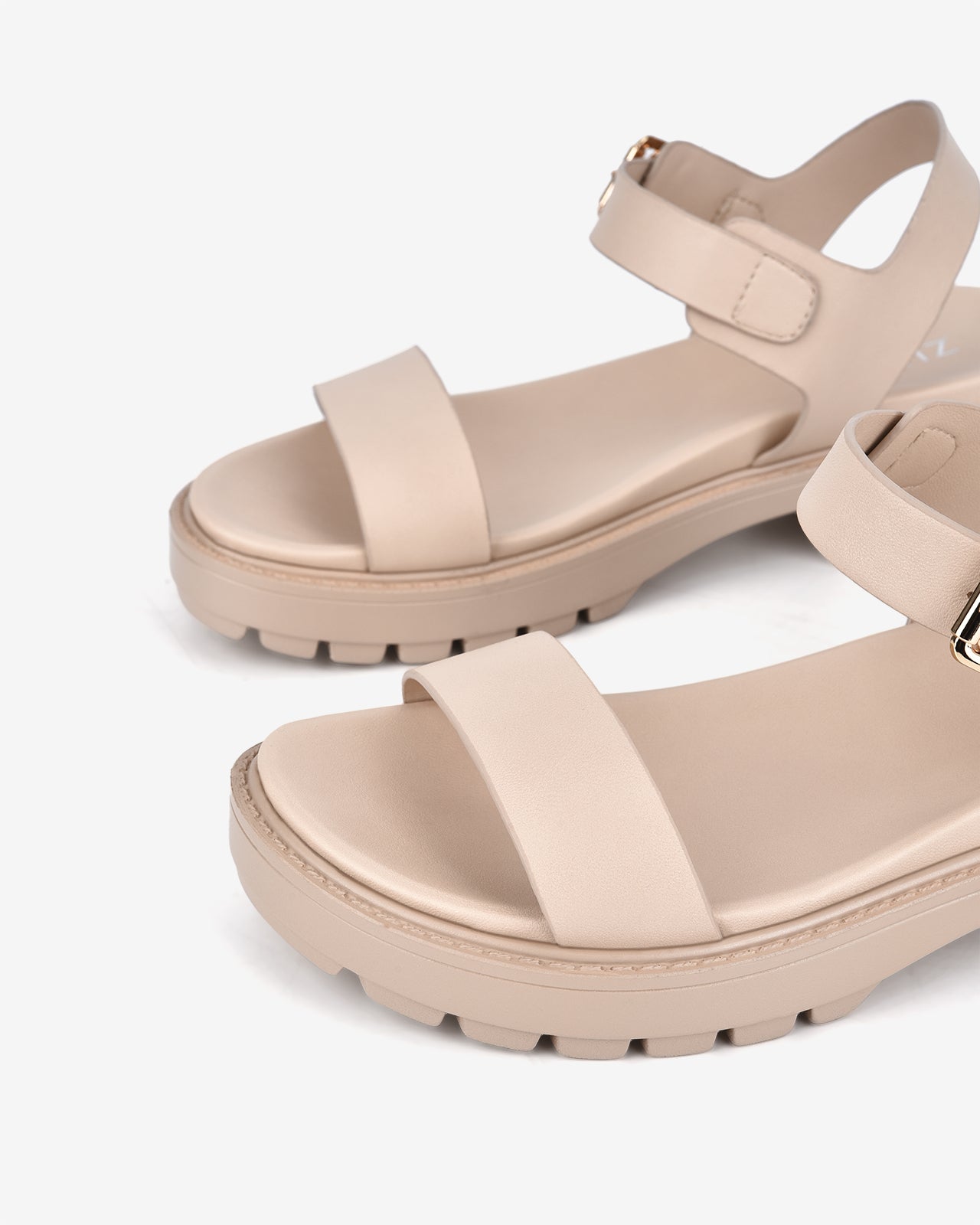 Giày Sandal Zucia Khóa Cài Quai Mảnh-SRX79Kem Color1