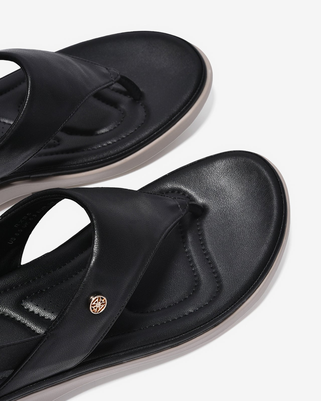 Giày Sandal Kẹp Nữ Zucia Quai Bảng Lớn Đính Logo-SRXB6-Đen Color1