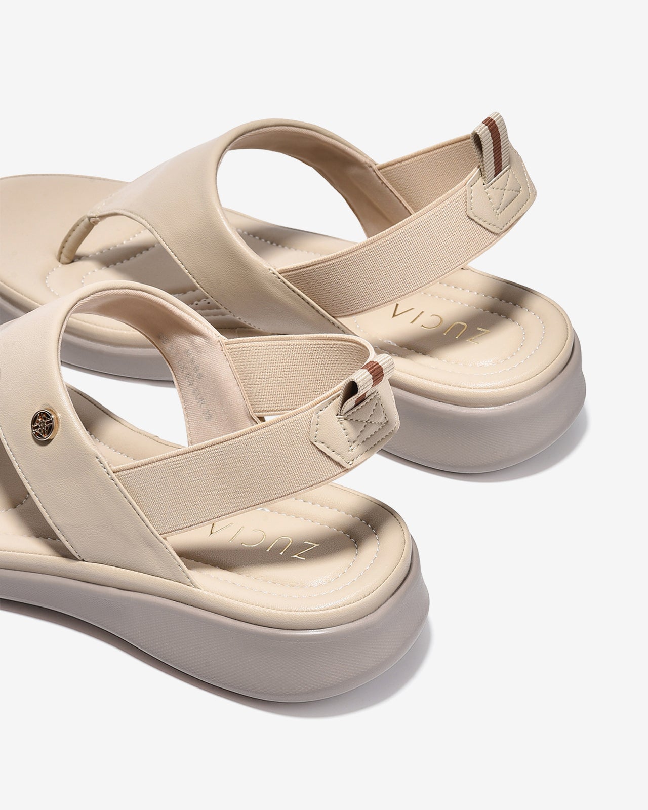 Giày Sandal Kẹp Nữ Zucia Quai Bảng Lớn Đính Logo-SRXB6-Kem Color1