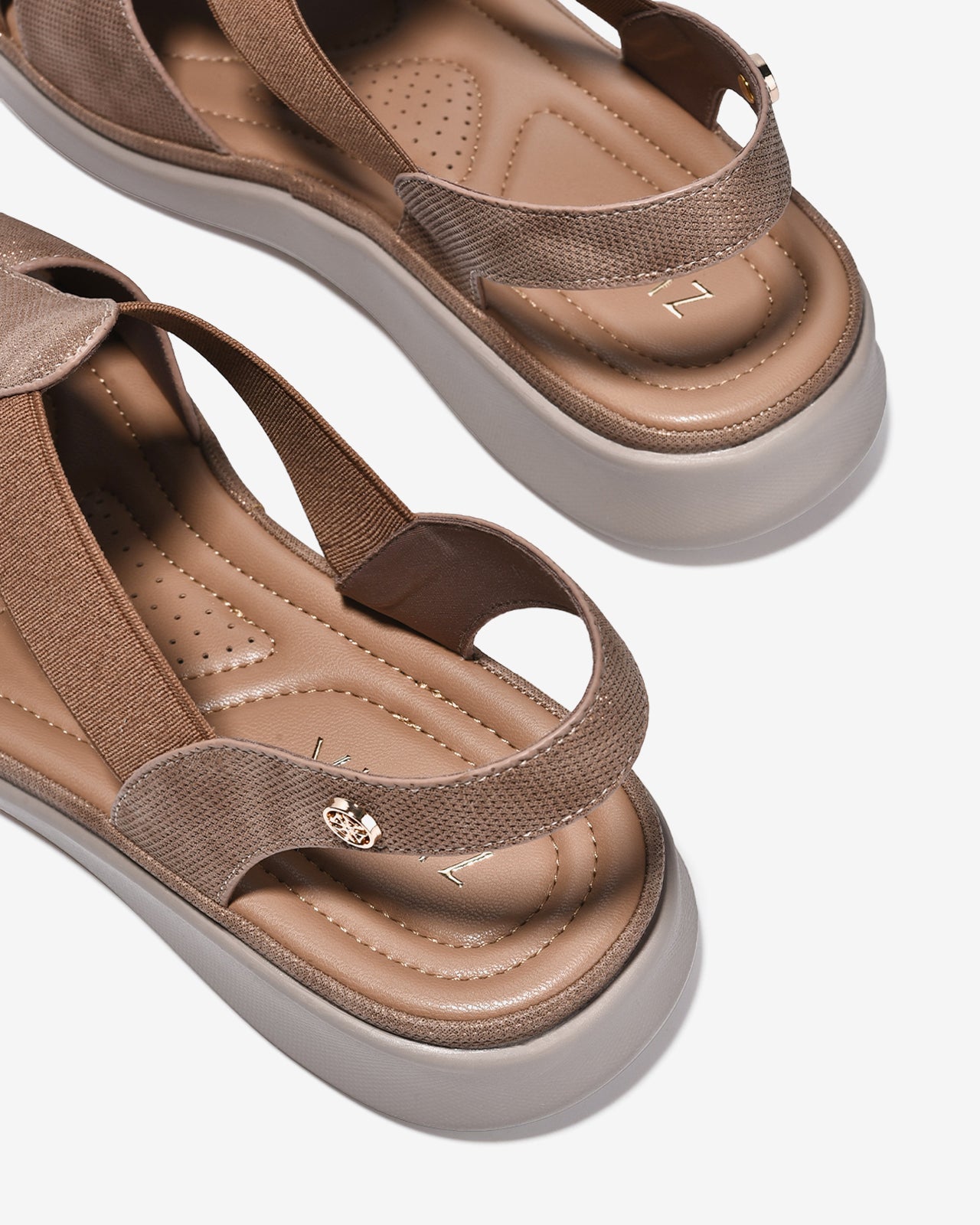 Giày Sandal Rọ Nữ Zucia Quai Dập Vân Bắt Sáng-SRXB8-Nâu Color1