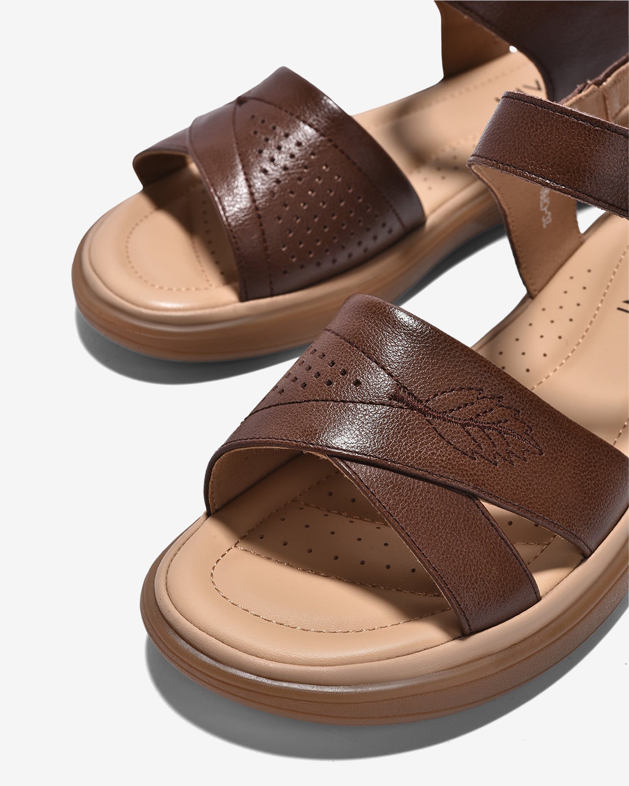 Sandals Nữ Zuciani Quai Ngang Thêu Hoạ Tiết-SCF60-Nâu Color1