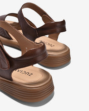 Sandals Nữ Zuciani Quai Ngang Thêu Hoạ Tiết-SCF60-Nâu Color1