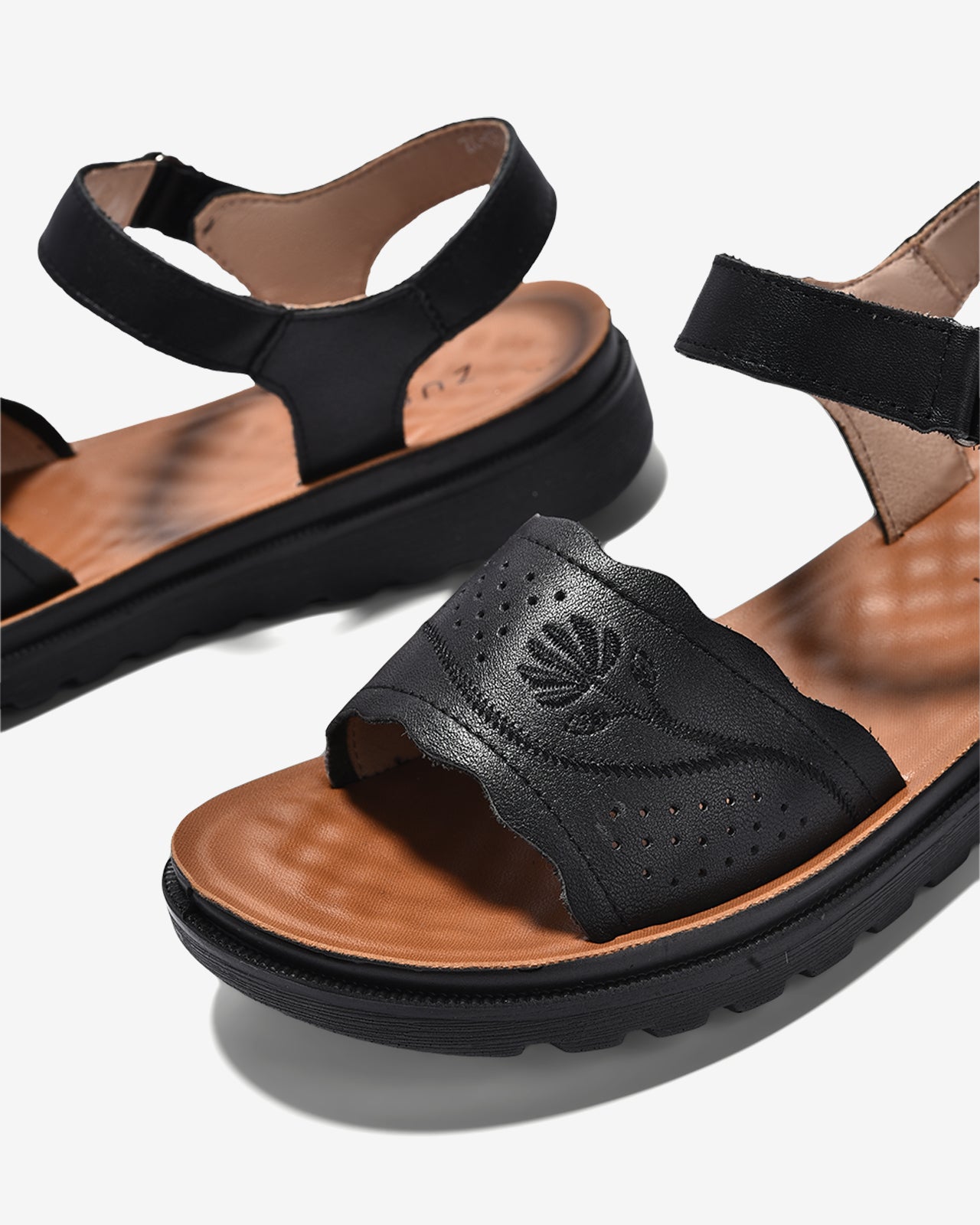 Sandals Nữ Zuciani Quai Ngang Đục Lỗ Thêu Hoa-SCF61-Đen Color1