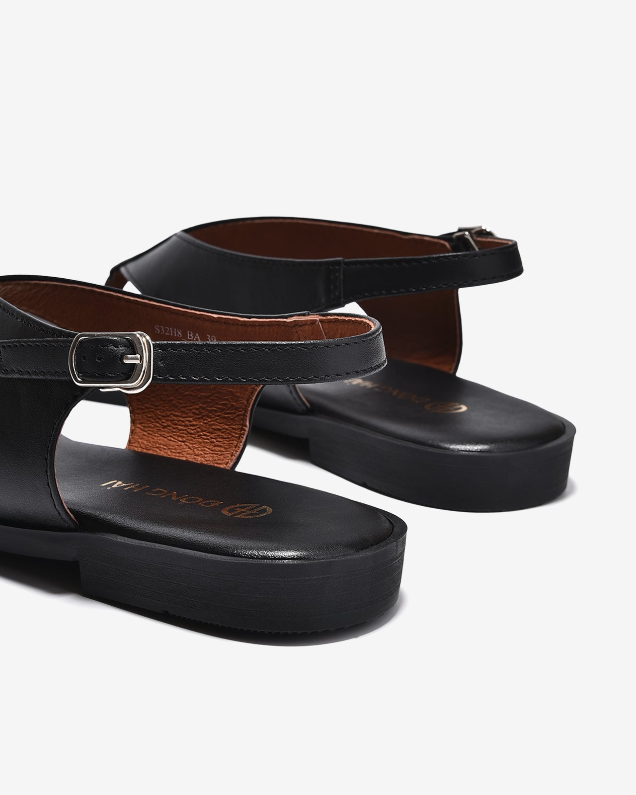 Sandal Kẹp Nữ Đông Hải Trơn Khóa Cài-S32H8Đen Color1