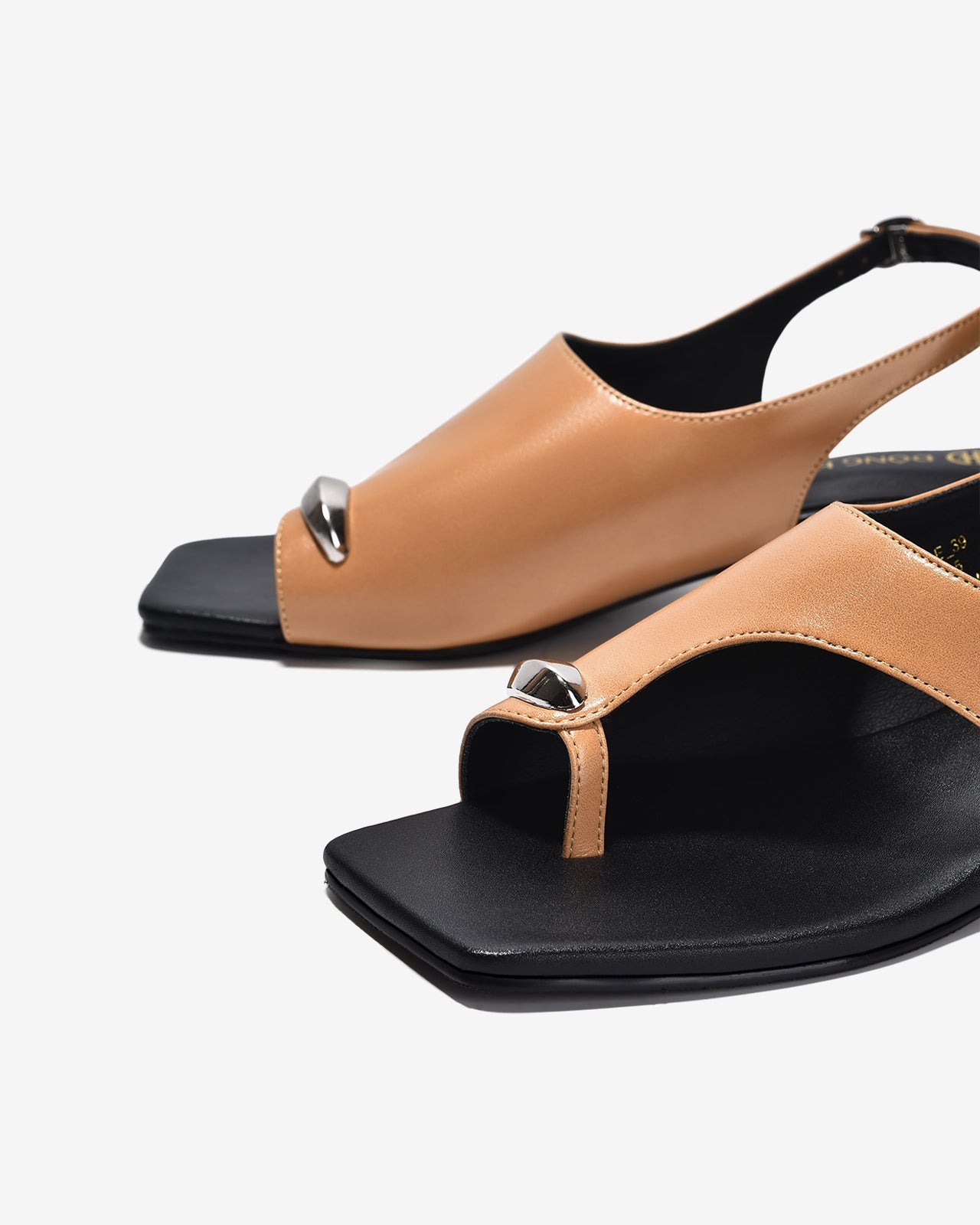 Giày Sandal Kẹp Đông Hải Xỏ Ngón Quai Khóa-S5903Bò Color1
