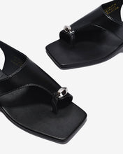 Giày Sandal Kẹp Đông Hải Xỏ Ngón Quai Khóa-S5903Đen Color1