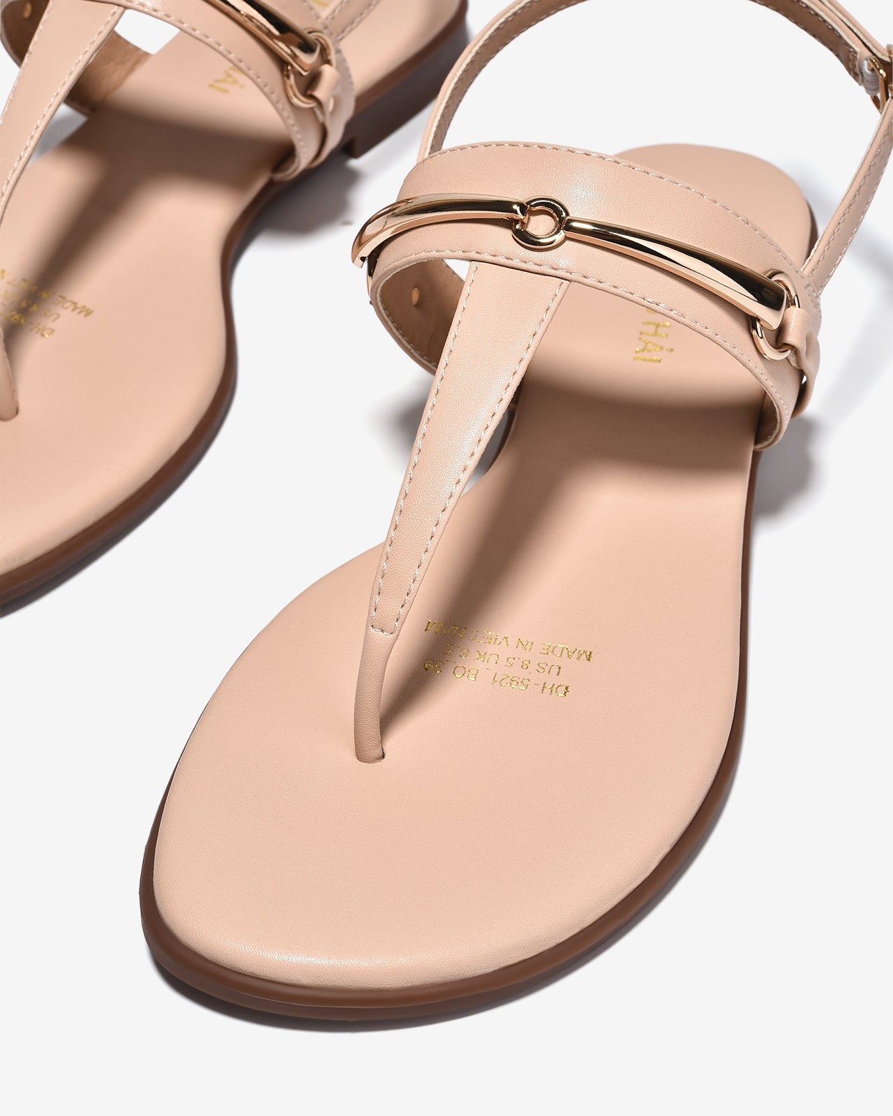 Sandal Kẹp Nữ Đông Hải Khóa Ánh Vàng-S5921Kem Color1