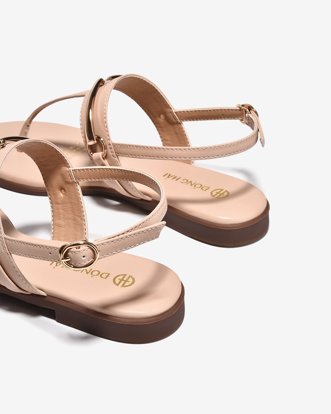 Sandal Kẹp Nữ Đông Hải Khóa Ánh Vàng-S5921Kem Color1