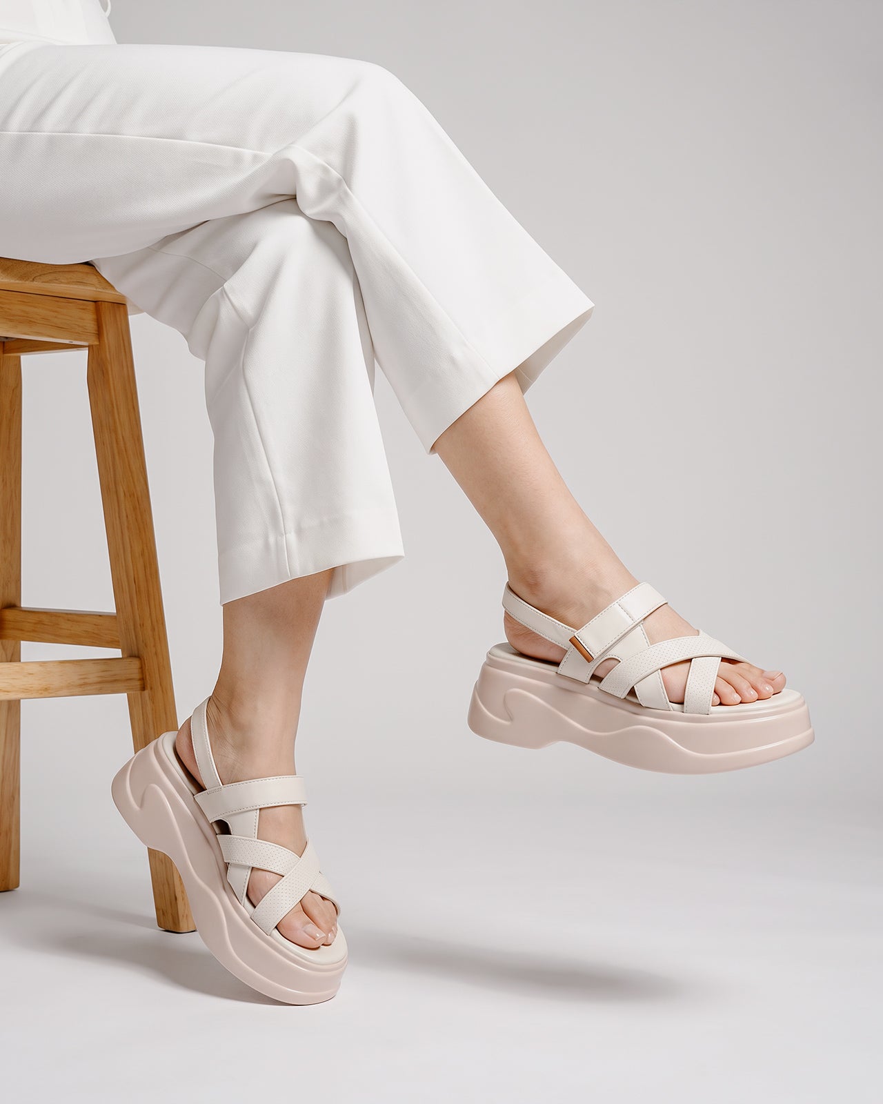 Sandal Nữ Đông Hải Quai Chéo Đế Xuồng 7cm-S32J1Kem Color1
