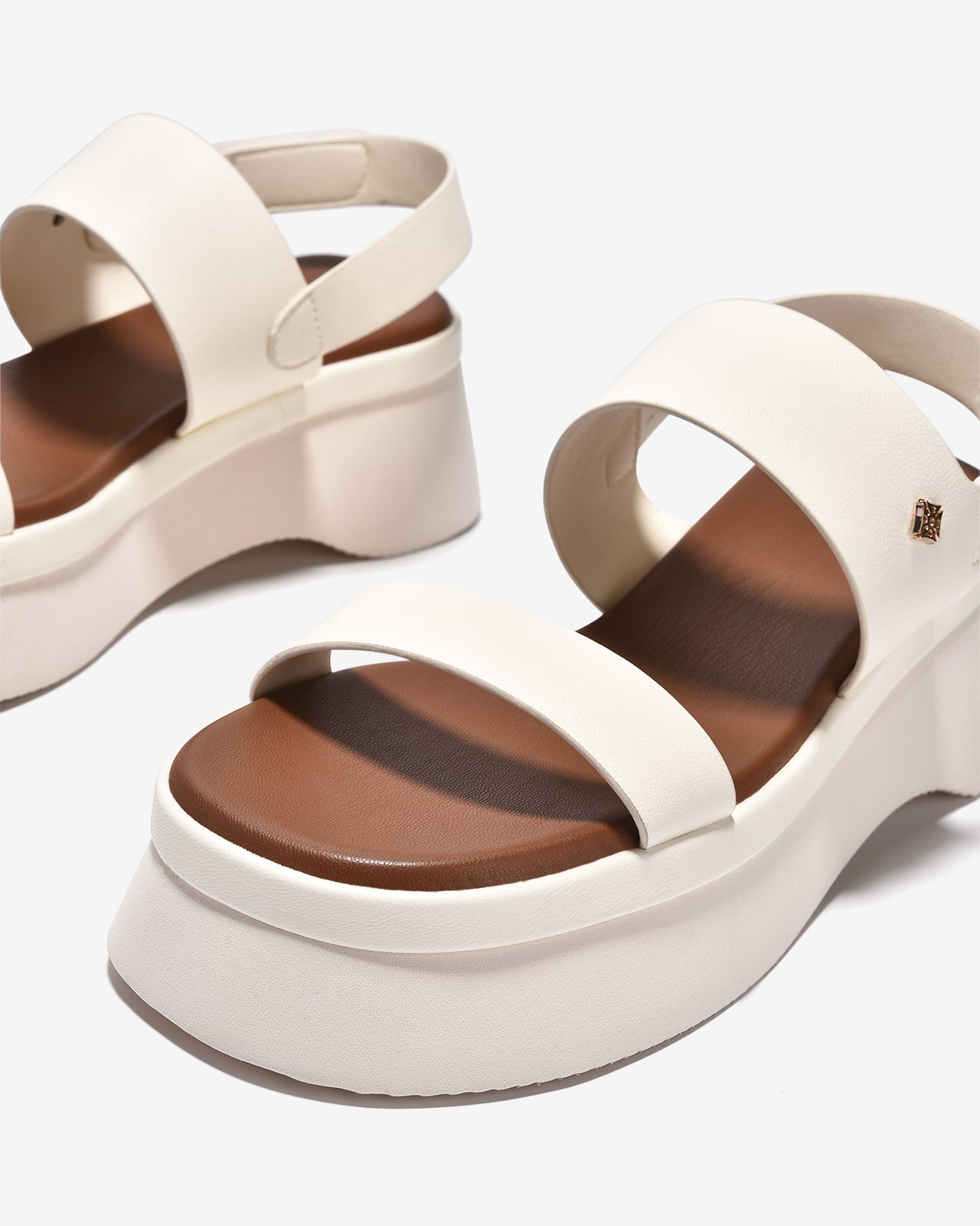 Sandal Xuồng Zucia Hai Quai Ngang Đính Logo-STH99Kem Color1