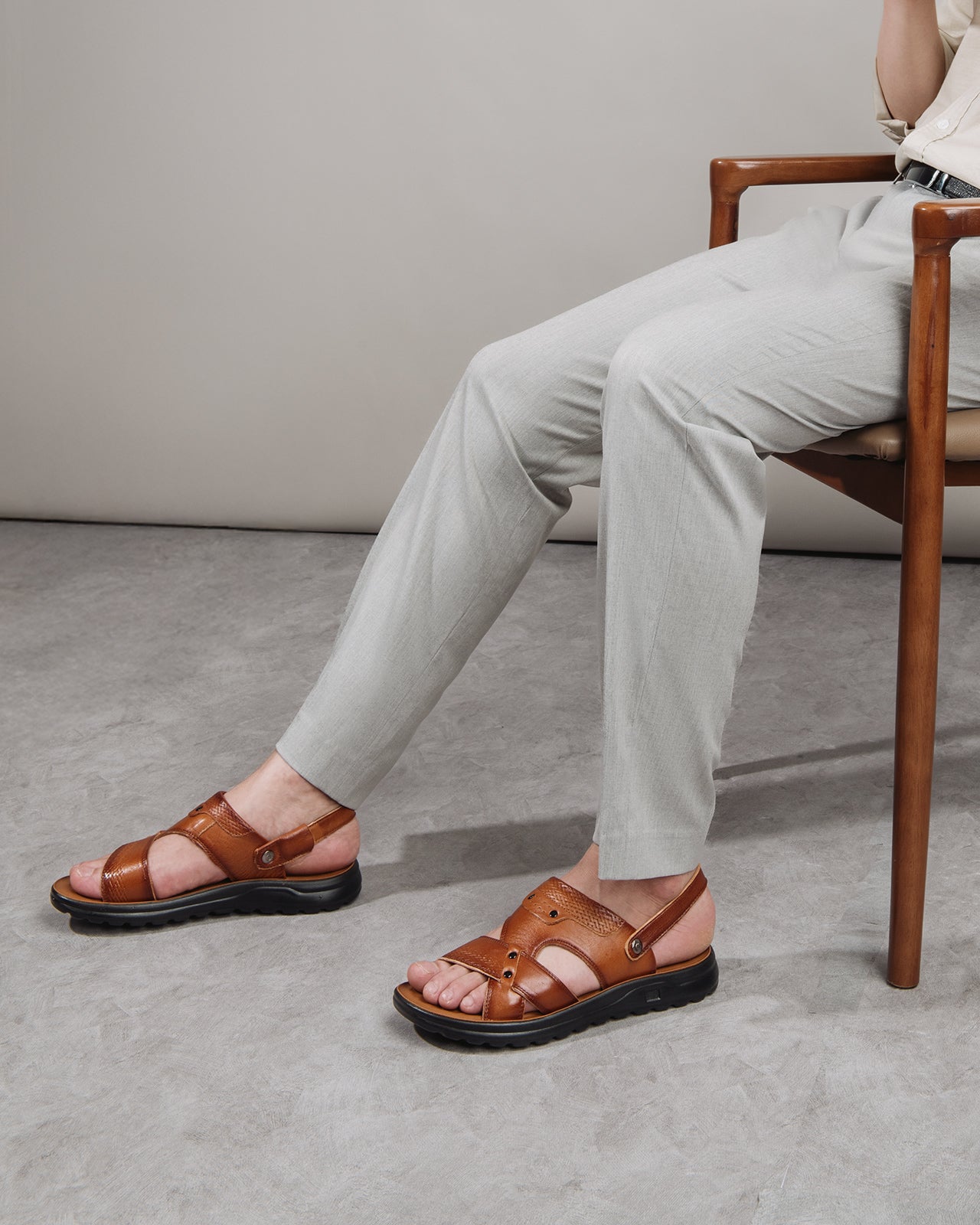 Sandal Nam Zuciani Da Mềm Quai Bản To-SRD62Nâu Color1