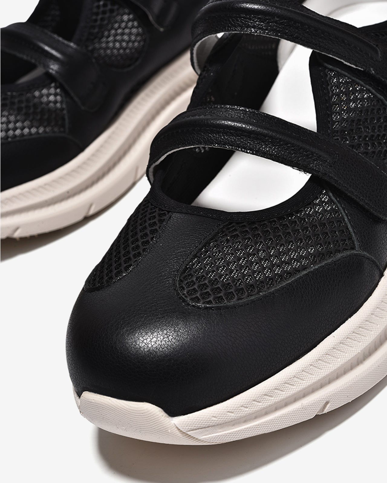 Giày Thể Thao Nữ Zuciani Quai Dán Phối Lưới-GCM43-Đen Color1