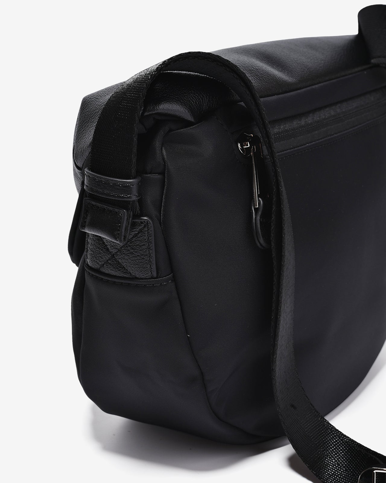 Túi Đeo Chéo Zucia The Rain Runner N53-HY53Đen Color1