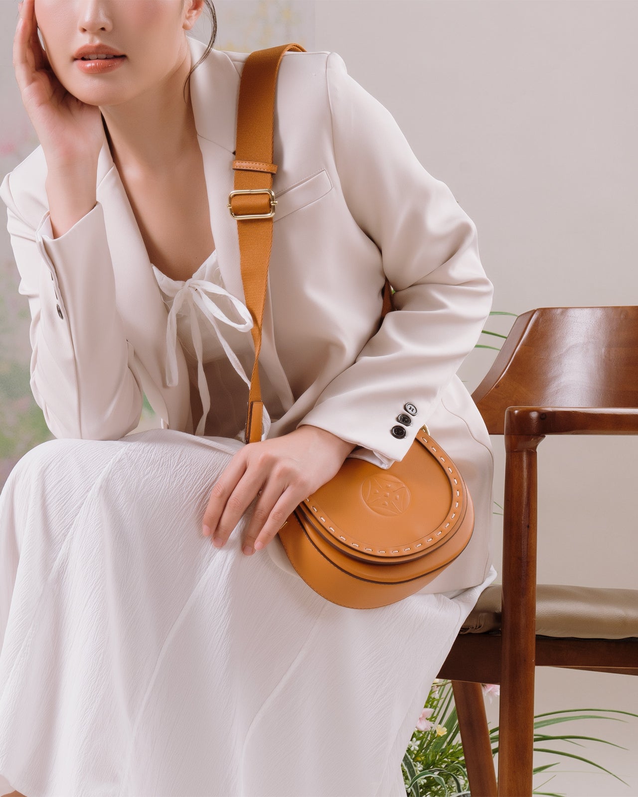 Túi Đeo Vai Viền Chỉ Nổi Zucia Into You N09-VS09Bò Color1