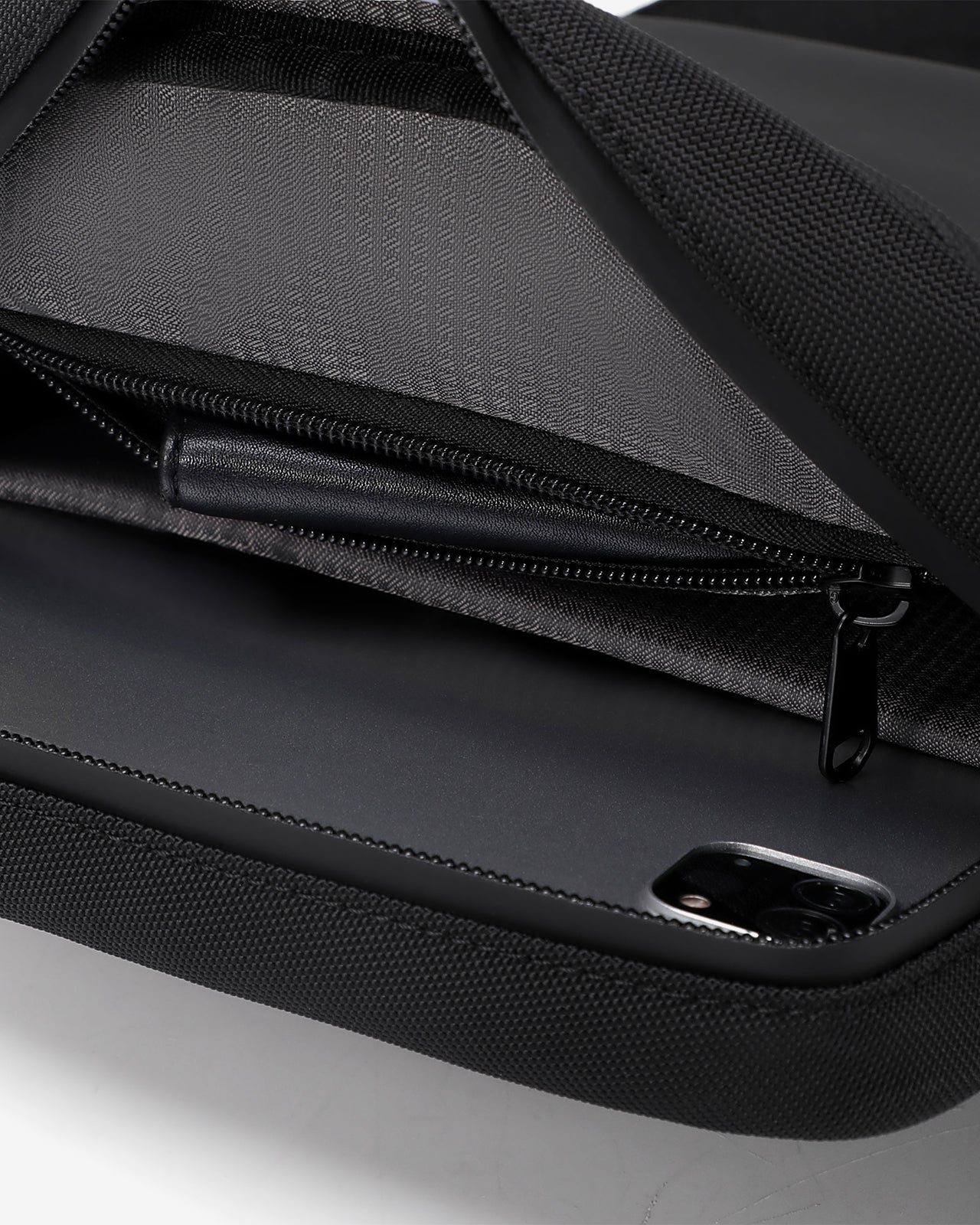 Túi Đeo Chéo Zuciani Timeless Fusion N19-MJ19-Đen Color1