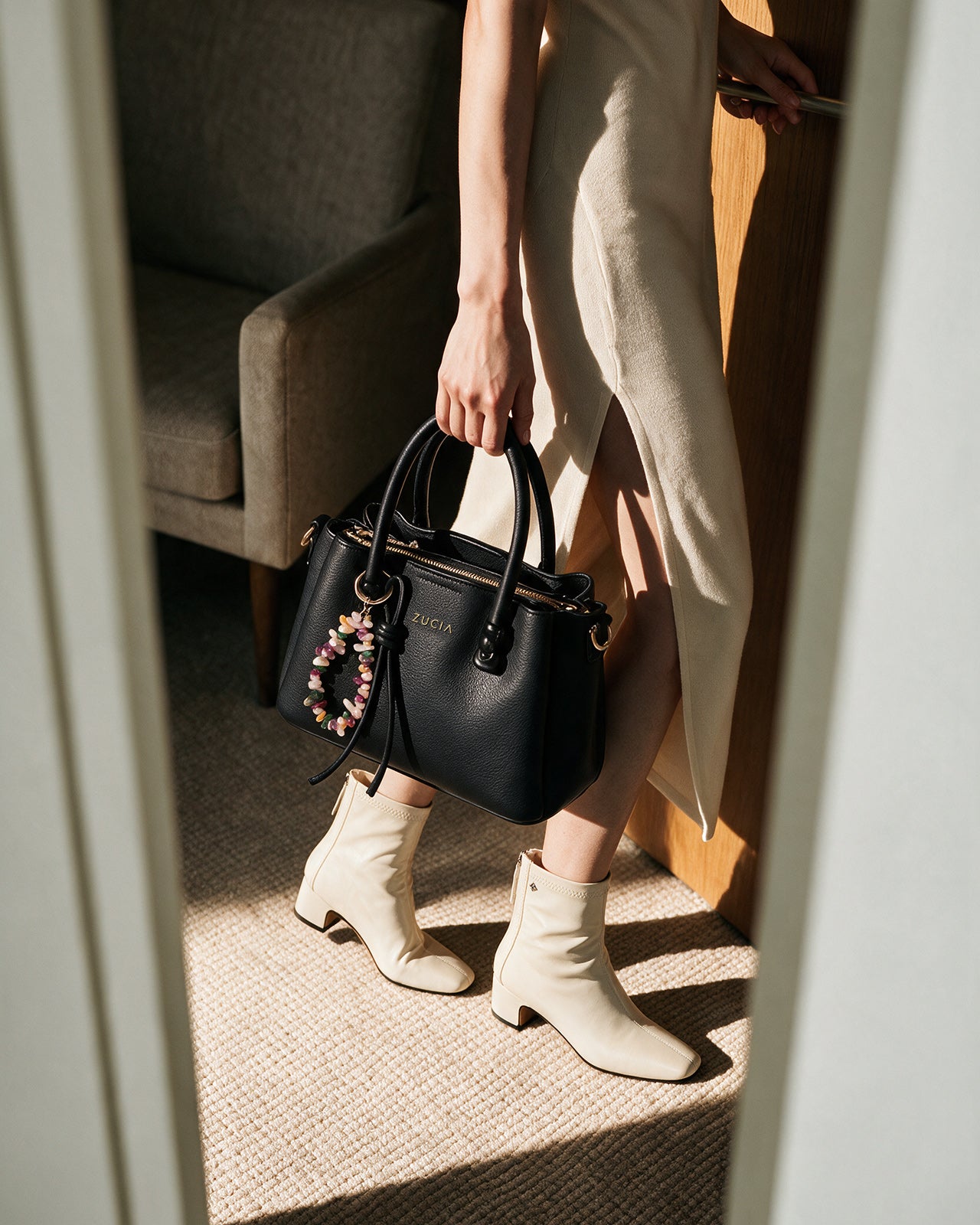Túi Xách Tay Zucia Mini Tote Phối Charm Urban Muse N15-JC86Đen Color1