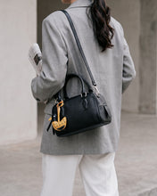 Túi Xách Tay Duffle Kèm Charm Zuciani The Aurum Elegantia N30-TM30Đen Color1