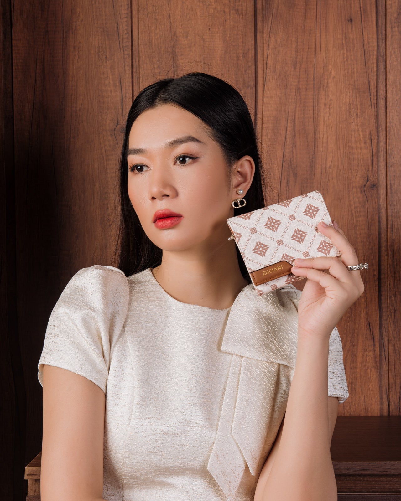 Ví Cầm Tay Nữ Zuciani Mono DVoyage N13-JC13Kem Color1